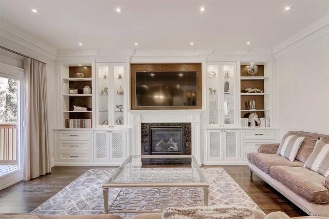 208 Dunview Ave, House detached with 5 bedrooms, 6 bathrooms and 10 parking in Toronto ON | Image 2