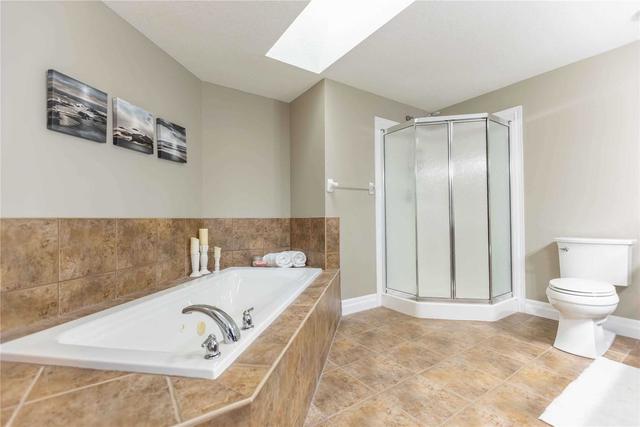 62 Walker Way, Townhouse with 3 bedrooms, 4 bathrooms and 4 parking in Guelph ON | Image 11