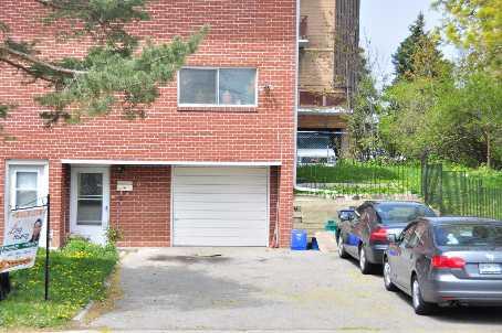 9 - 811 Kennedy Rd, Townhouse with 4 bedrooms, 2 bathrooms and 5 parking in Toronto ON | Image 2