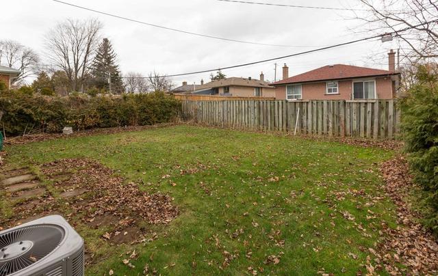 93 Lynnbrook Dr, House detached with 3 bedrooms, 2 bathrooms and 5 parking in Toronto ON | Image 13