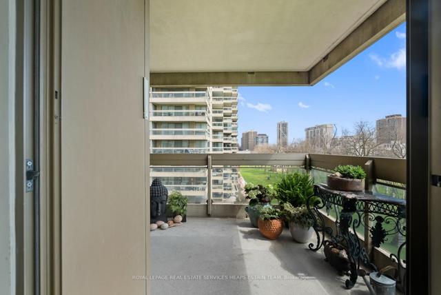 607 - 63 St Clair Ave W, Condo with 2 bedrooms, 2 bathrooms and 2 parking in Toronto ON | Image 30