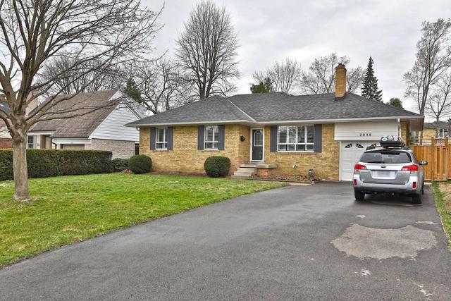 2058 Redan Dr, House detached with 3 bedrooms, 2 bathrooms and 7 parking in Mississauga ON | Image 1