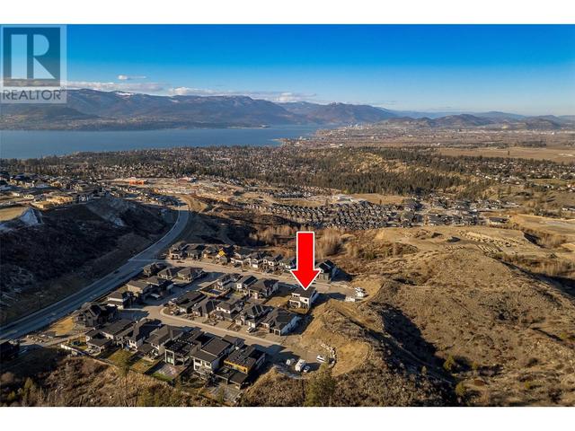 1305 Ponds Avenue, House detached with 5 bedrooms, 4 bathrooms and 4 parking in Kelowna BC | Image 2