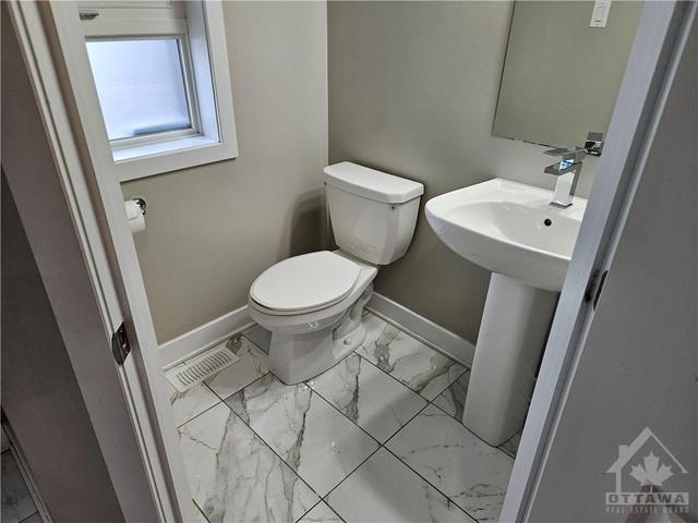 424 Markdale Terrace, Townhouse with 3 bedrooms, 3 bathrooms and 3 parking in Ottawa ON | Image 4