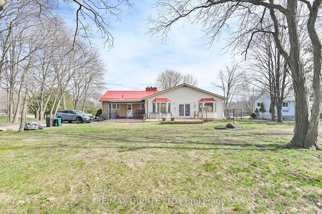 1094 Highway 2 Rd, House detached with 3 bedrooms, 3 bathrooms and 14 parking in Kingston ON | Image 17