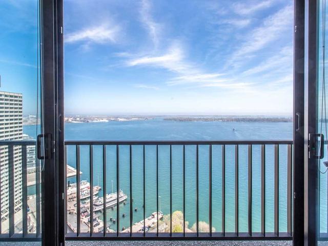 3211 - 33 Harbour Sq, Condo with 1 bedrooms, 1 bathrooms and 1 parking in Toronto ON | Image 10