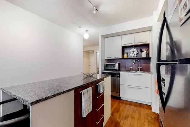 902 - 21 Carlton St, Condo with 2 bedrooms, 2 bathrooms and 0 parking in Toronto ON | Image 2
