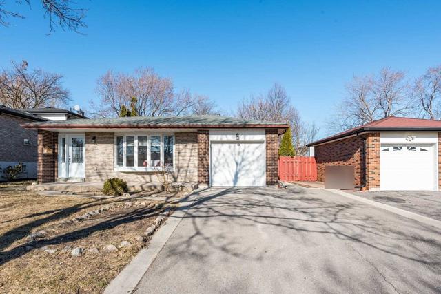 73 Glebe Cres, House detached with 3 bedrooms, 3 bathrooms and 5 parking in Brampton ON | Image 1