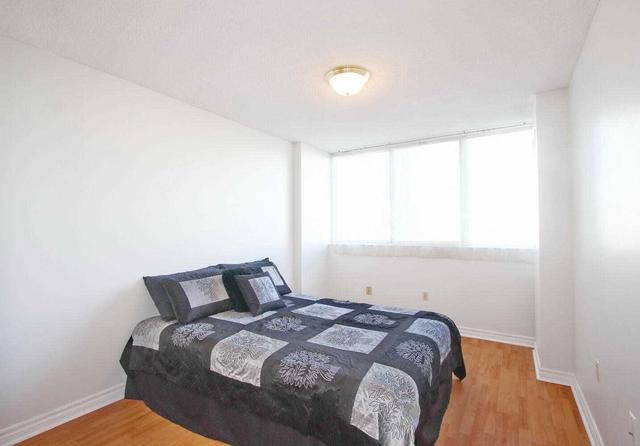 1206 - 3590 Kaneff Cres, Condo with 3 bedrooms, 2 bathrooms and 2 parking in Mississauga ON | Image 14