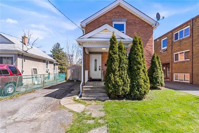 18 Prince Street, House detached with 3 bedrooms, 1 bathrooms and 2 parking in St. Catharines ON | Image 1