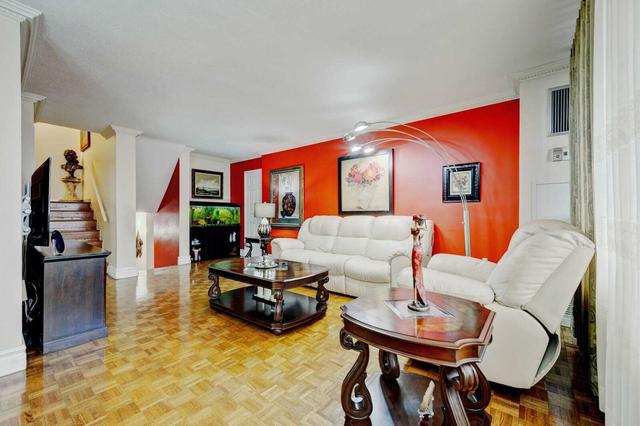 609 - 11 Wincott Dr, Condo with 3 bedrooms, 2 bathrooms and 1 parking in Toronto ON | Image 5
