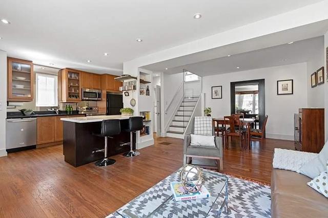 50 South Kingsway, House detached with 3 bedrooms, 2 bathrooms and 4 parking in Toronto ON | Image 4