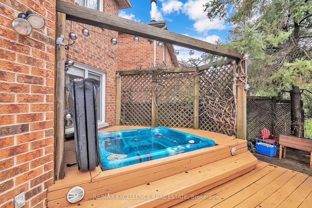 3913 Renfrew Cres, House detached with 4 bedrooms, 4 bathrooms and 6 parking in Mississauga ON | Image 35