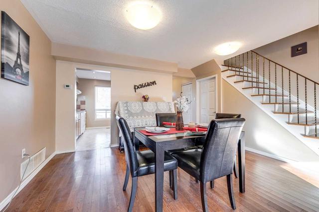 unit3 - 73 Old Burnhamthorpe Rd, Townhouse with 3 bedrooms, 2 bathrooms and 1 parking in Toronto ON | Image 3