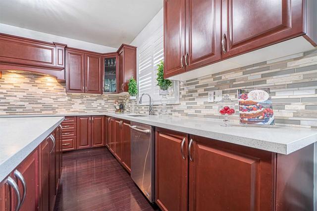 57 Beacon Hill Dr, House detached with 4 bedrooms, 6 bathrooms and 7 parking in Brampton ON | Image 3