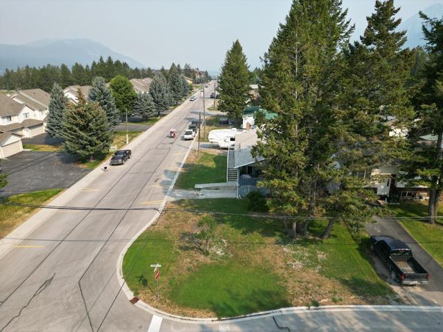 7558 Columbia Avenue, House detached with 4 bedrooms, 2 bathrooms and 2 parking in Radium Hot Springs BC | Image 40