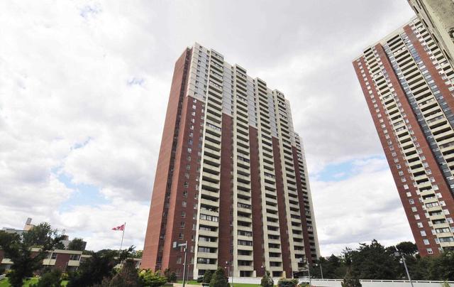 806 - 1 Massey Sq, Condo with 3 bedrooms, 2 bathrooms and 1 parking in Toronto ON | Image 24
