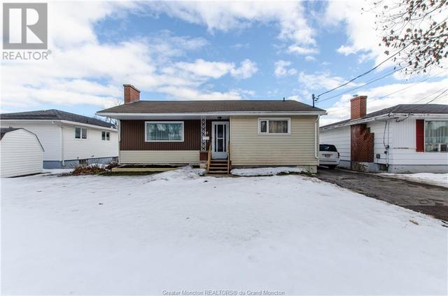 85 Armour St, House detached with 2 bedrooms, 1 bathrooms and null parking in Moncton NB | Image 1