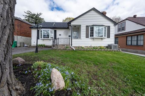 640 Sherbrooke St, House detached with 2 bedrooms, 1 bathrooms and 2 parking in Peterborough ON | Card Image