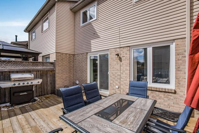 70 Pinebrook Cres, House attached with 3 bedrooms, 2 bathrooms and 3 parking in Whitby ON | Image 22