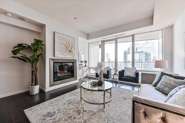 4107 - 180 University Ave, Condo with 2 bedrooms, 3 bathrooms and 1 parking in Toronto ON | Image 10