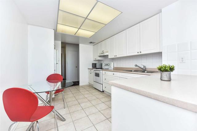 1404 - 8 Lisa St N, Condo with 1 bedrooms, 2 bathrooms and 1 parking in Brampton ON | Image 2