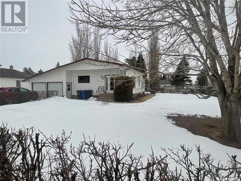 302 2nd Avenue E, House detached with 3 bedrooms, 2 bathrooms and null parking in Blaine Lake SK | Card Image