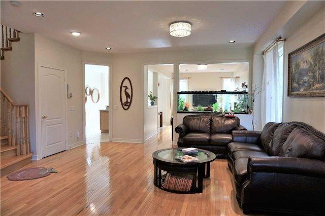 3582 Fountain Park Ave, House detached with 5 bedrooms, 3 bathrooms and 2 parking in Mississauga ON | Image 3