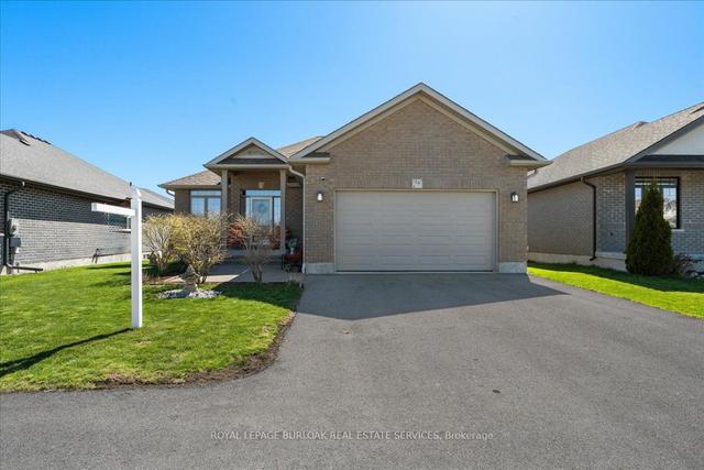 74 Hampton Ridge Dr, House detached with 2 bedrooms, 3 bathrooms and 4 parking in Belleville ON | Image 1