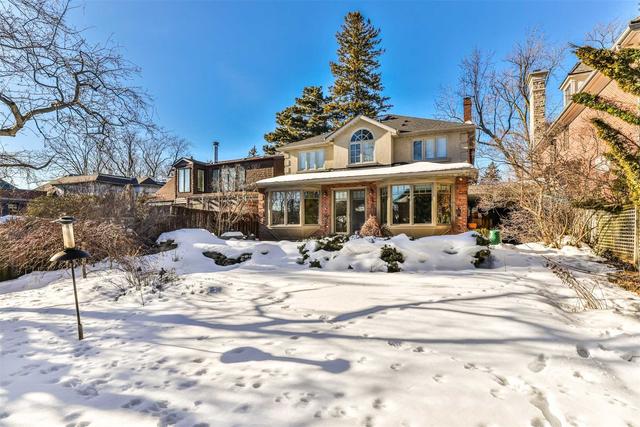 427 Lytton Blvd, House detached with 4 bedrooms, 4 bathrooms and 3 parking in Toronto ON | Image 2