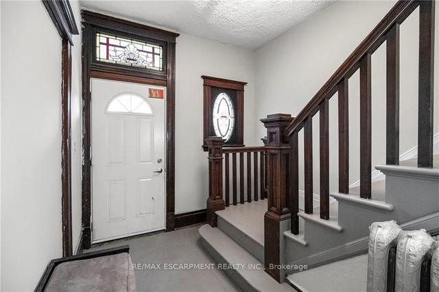 25 Strathcona Ave S, House detached with 5 bedrooms, 3 bathrooms and 3 parking in Hamilton ON | Image 29