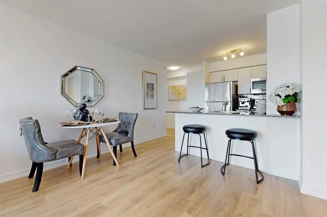 1908 - 1420 Dupont St, Condo with 2 bedrooms, 1 bathrooms and 1 parking in Toronto ON | Image 2