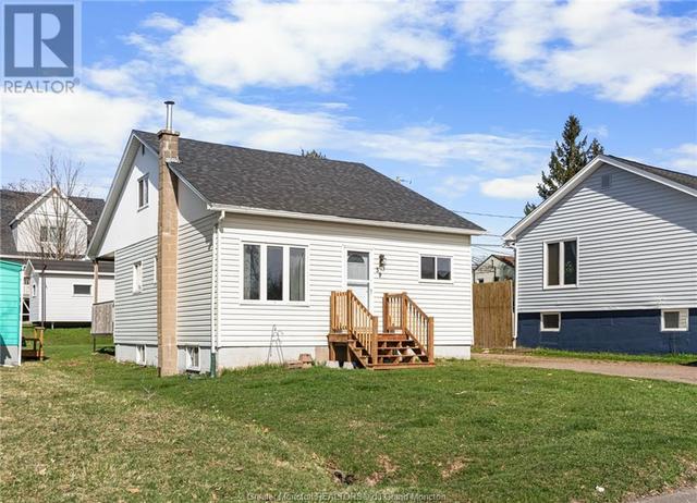 39 Appleton St, House detached with 4 bedrooms, 1 bathrooms and null parking in Dieppe NB | Image 2