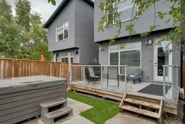 507 37 Street Sw, House detached with 5 bedrooms, 4 bathrooms and 3 parking in Calgary AB | Image 43