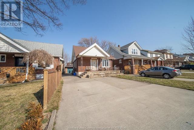 1236 Marentette Avenue, House detached with 5 bedrooms, 3 bathrooms and null parking in Windsor ON | Image 2