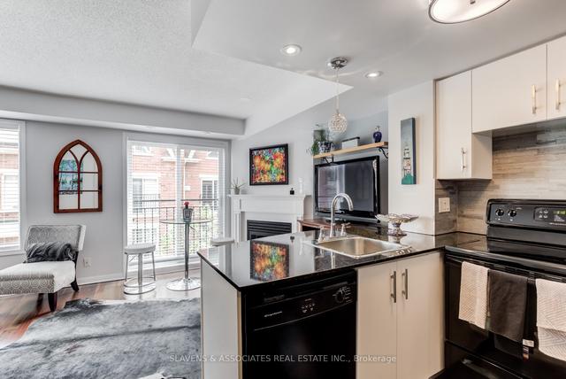 827 - 12 Laidlaw St, Townhouse with 2 bedrooms, 2 bathrooms and 1 parking in Toronto ON | Image 5