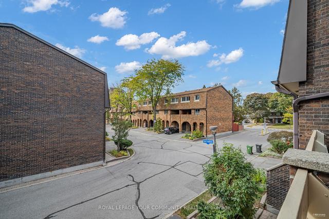 43 Poets Walk Way, Townhouse with 3 bedrooms, 2 bathrooms and 2 parking in Toronto ON | Image 13
