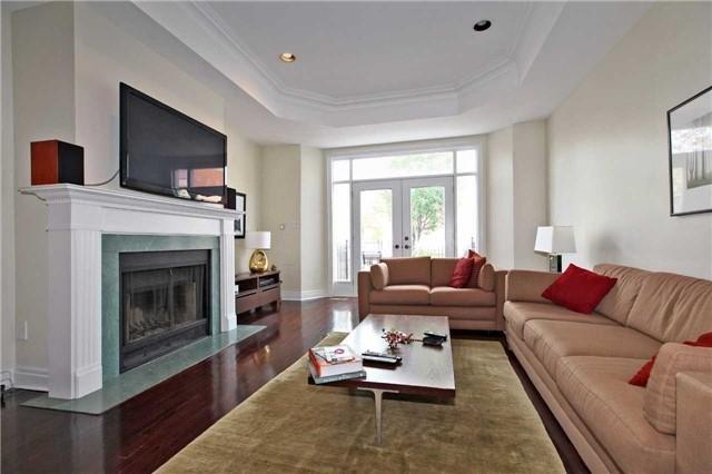 208 Walmer Rd, House attached with 3 bedrooms, 4 bathrooms and 1 parking in Toronto ON | Image 3