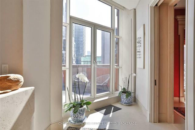 18b - 22 St Thomas St, Condo with 1 bedrooms, 2 bathrooms and 2 parking in Toronto ON | Image 15