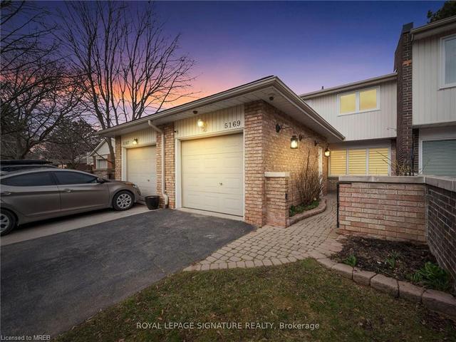 5169 Banting Court, House attached with 4 bedrooms, 1 bathrooms and 3 parking in Burlington ON | Image 34