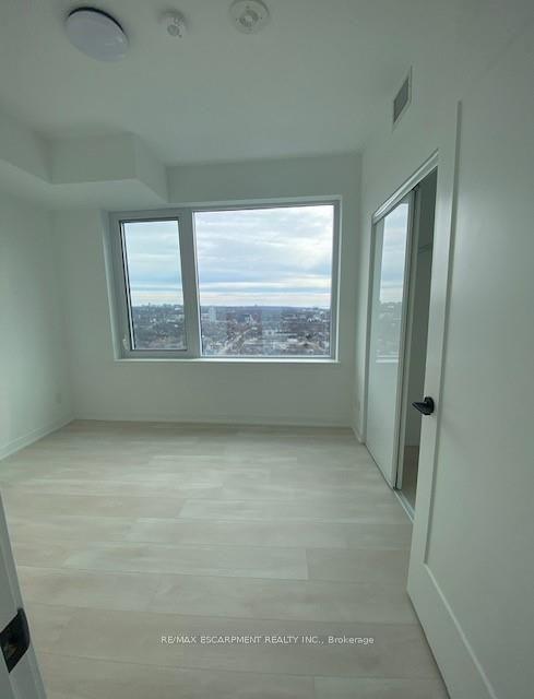 2402 - 5 Defries St, Condo with 2 bedrooms, 2 bathrooms and 1 parking in Toronto ON | Image 2