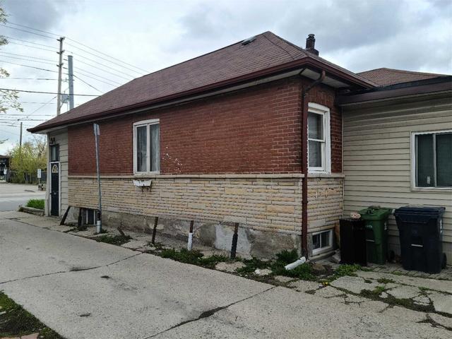 301 Kipling Ave, House detached with 1 bedrooms, 2 bathrooms and 2 parking in Toronto ON | Image 18