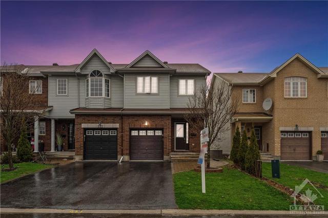 220 Macoun Circle, Townhouse with 3 bedrooms, 4 bathrooms and 3 parking in Ottawa ON | Image 1