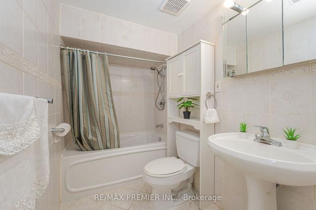 203 Cabana Dr, House semidetached with 3 bedrooms, 2 bathrooms and 3 parking in Toronto ON | Image 11