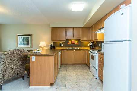 06 - 39 Coulter St, Condo with 3 bedrooms, 2 bathrooms and 1 parking in Barrie ON | Image 2