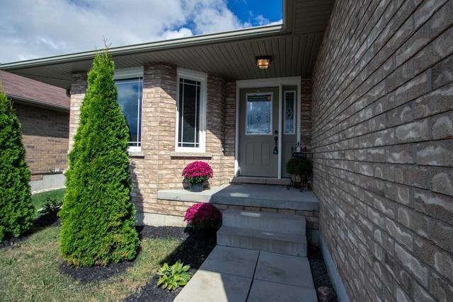 111 Laurent Blvd, House detached with 2 bedrooms, 2 bathrooms and 4 parking in Kawartha Lakes ON | Image 12