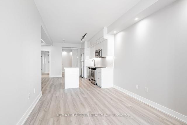 4909 - 386 Yonge St, Condo with 2 bedrooms, 2 bathrooms and 1 parking in Toronto ON | Image 4