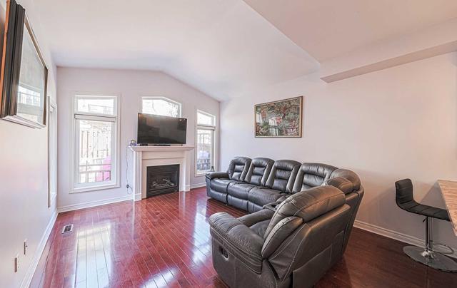 71 Cedarcrest Cres, House attached with 3 bedrooms, 4 bathrooms and 3 parking in Richmond Hill ON | Image 17