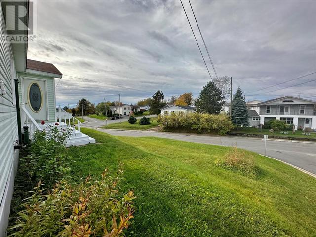 28 Thirteenth Avenue, House detached with 3 bedrooms, 2 bathrooms and null parking in Grand Falls-Windsor NL | Image 3