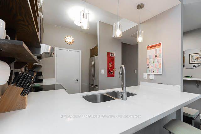 th 117 - 500 Richmond St W, Townhouse with 2 bedrooms, 1 bathrooms and 1 parking in Toronto ON | Image 2